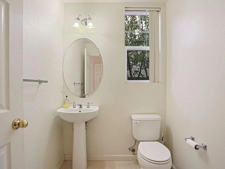 2390 Gibralter Ln — Photo 14