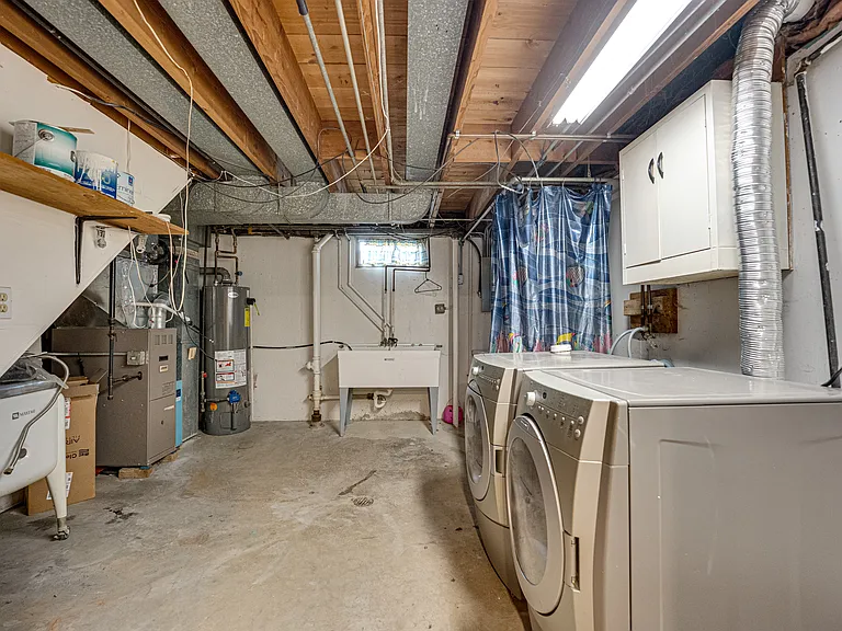 1221 N Webster St — Photo 14