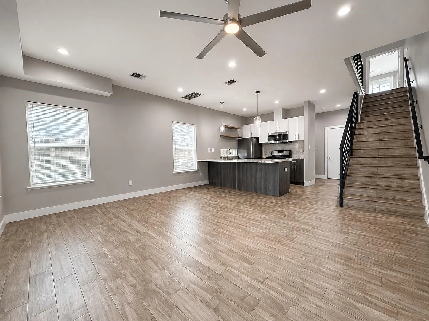 3 bed, 2.5 bath, 1339 sqft, $2,200 — Photo 3