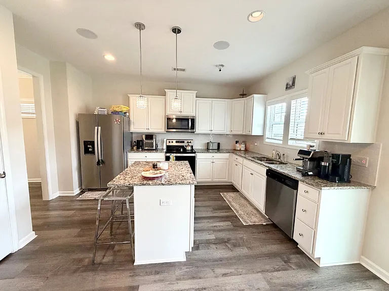 323 Alameda Ln — Photo 6