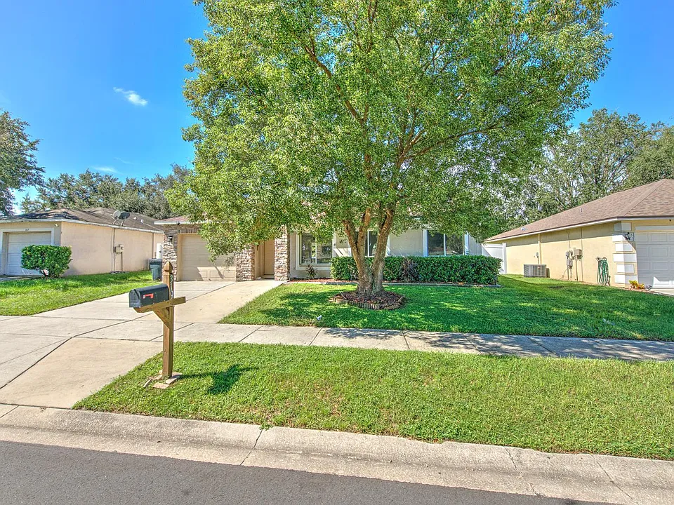 319 Abigail Rd
