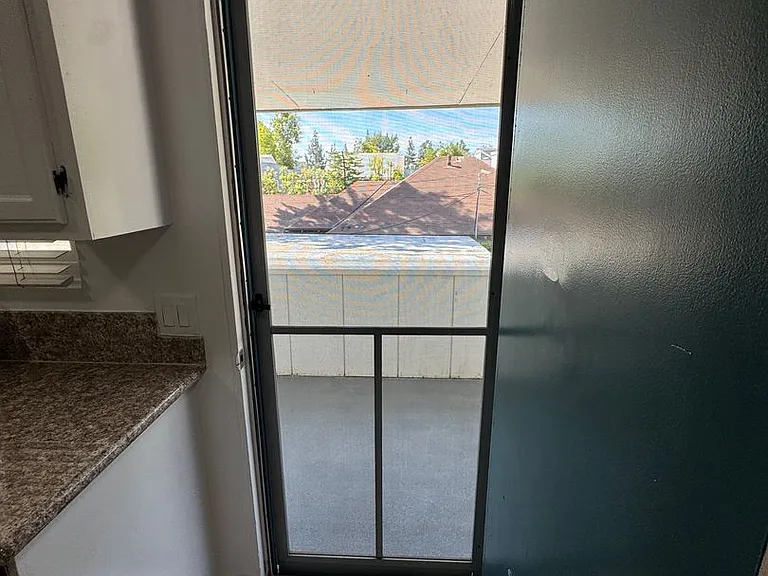Oakland Gardens — Photo 12