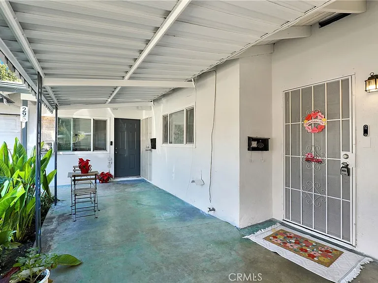 293 W Artesia St — Photo 2