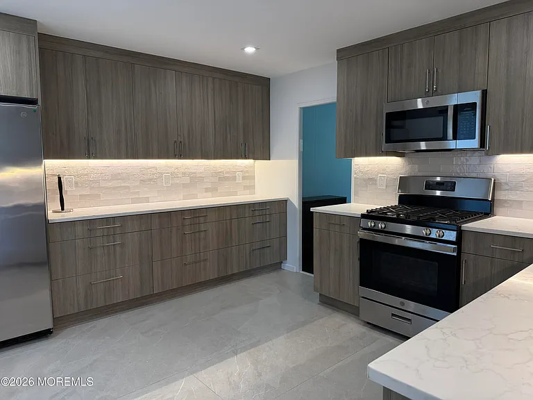 474 Monmouth Rd — Photo 8