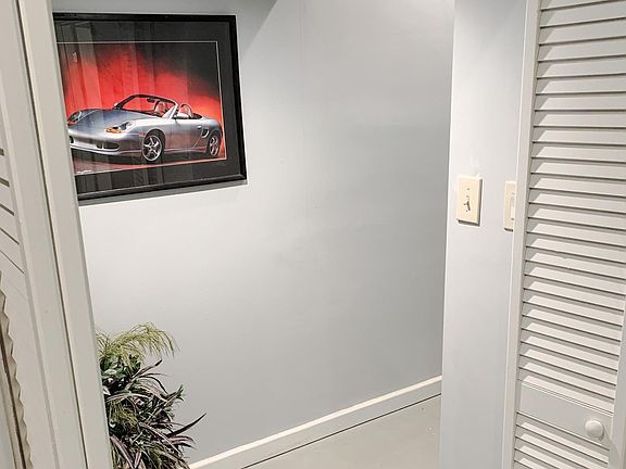 5th image of 102 Strickland Dr