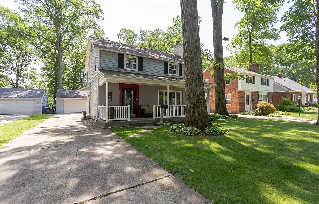 3 bed, 1378 sqft, $2,400 — Photo 1