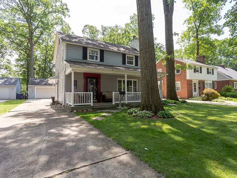 4243 Beverly Dr — Photo 1