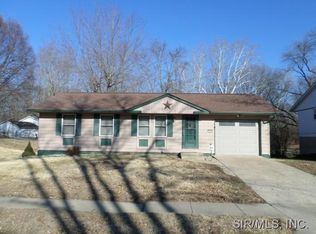 5717 Sir Gawain Dr, Godfrey, IL 62035