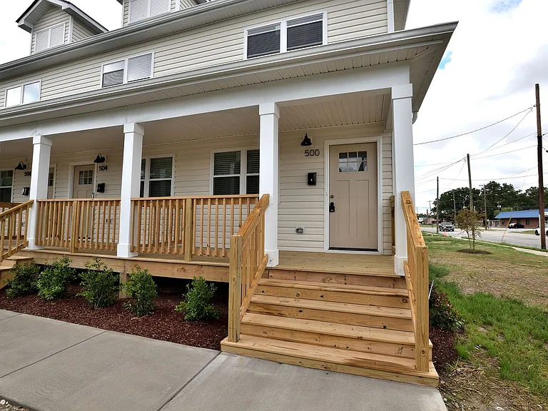 500 Western Ave — Photo 2
