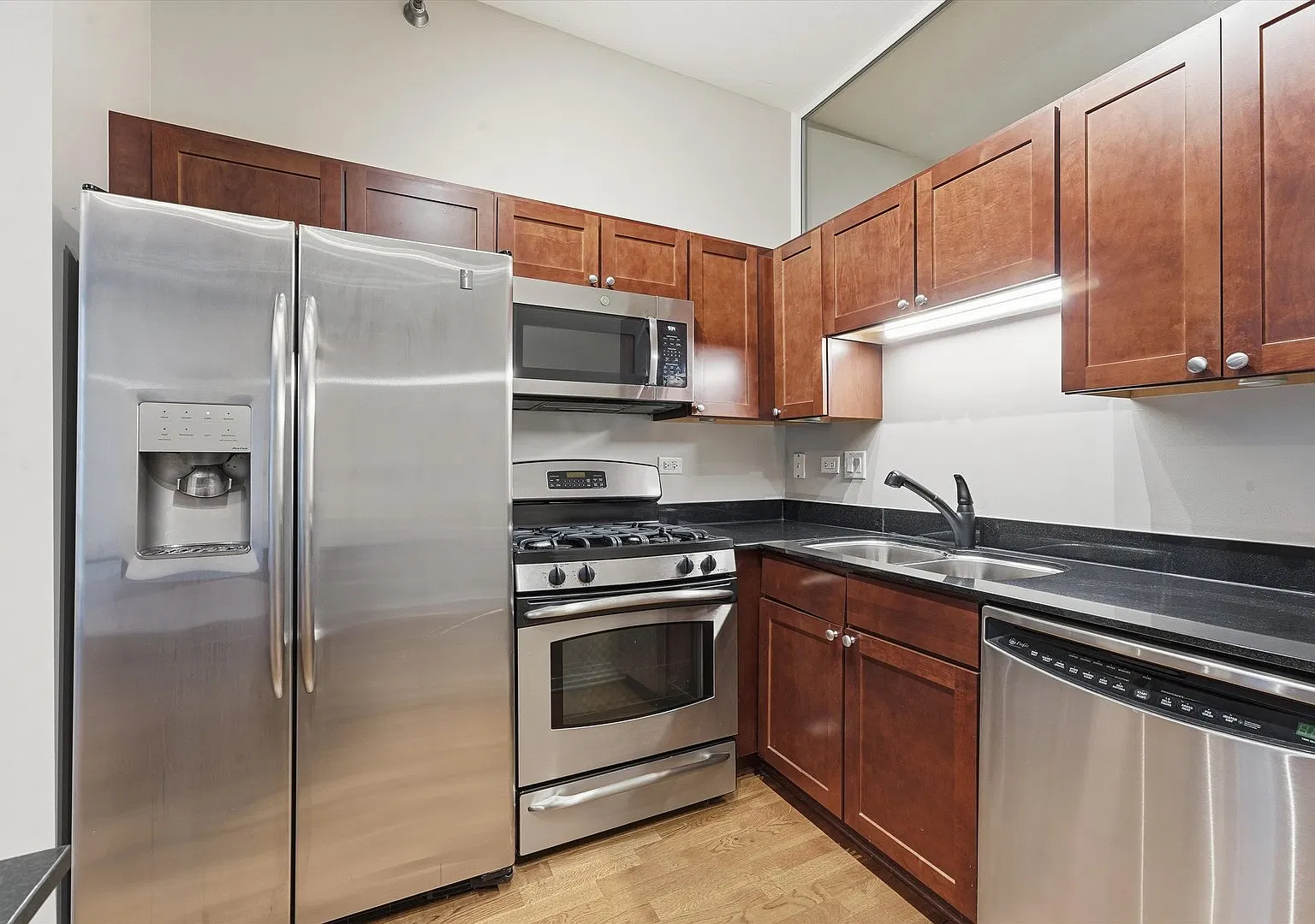1 bed, $3,000 — Photo 4