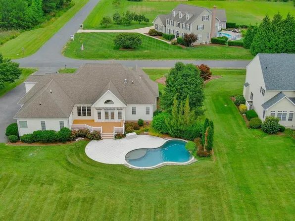 104 Port Ct, Grasonville, MD 21638