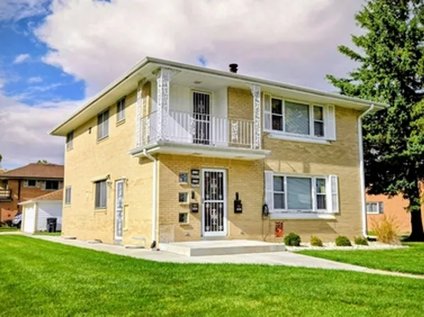 W158N8963 Charles Dr, Menomonee Falls, WI 53051