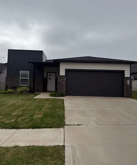 8100 NW 151st Cir — Photo 2