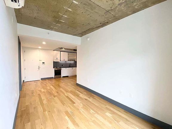 5th image of 340 Evergreen Ave APT B24