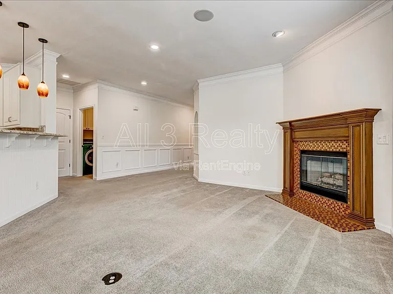 1033 Pinehurst Dr — Photo 16