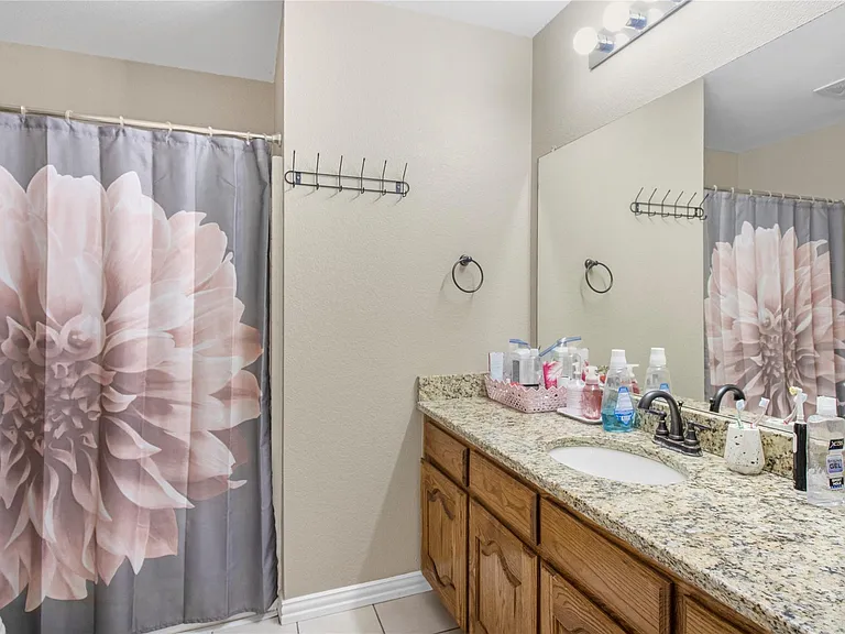 605 Chestnut Ct — Photo 24