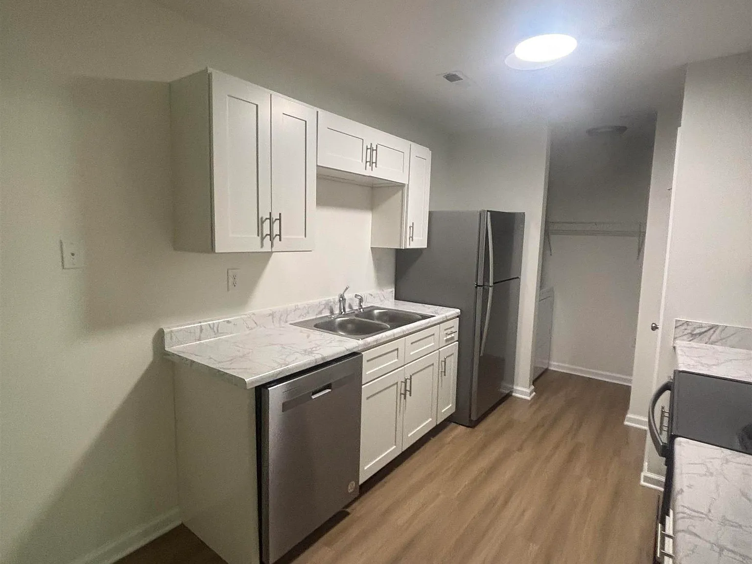 2 bed, 2.0 bath, 1100 sqft, $1,350 — Photo 3