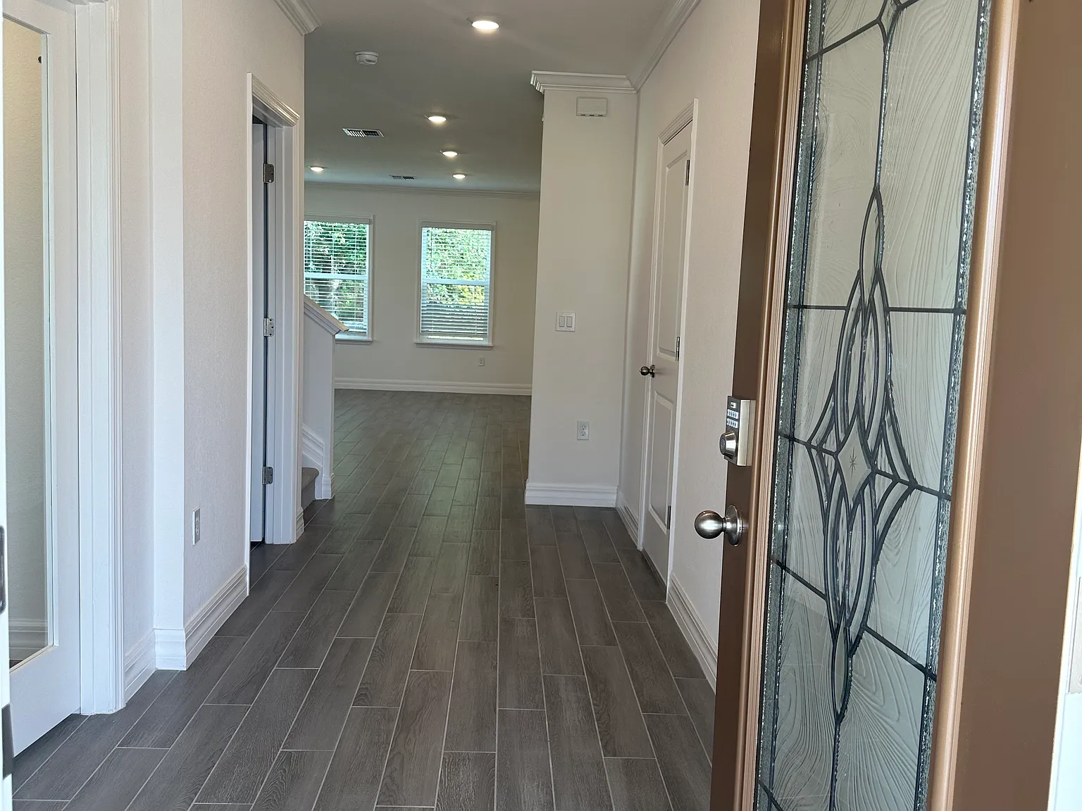 5 bed, 4.5 bath, 3050 sqft, $3,980 — Photo 3