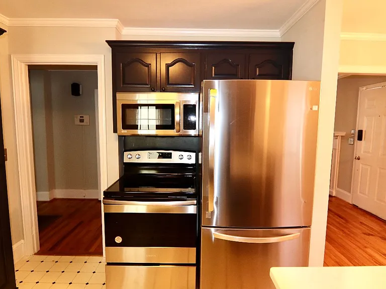 1058 Eastwood Dr — Photo 7