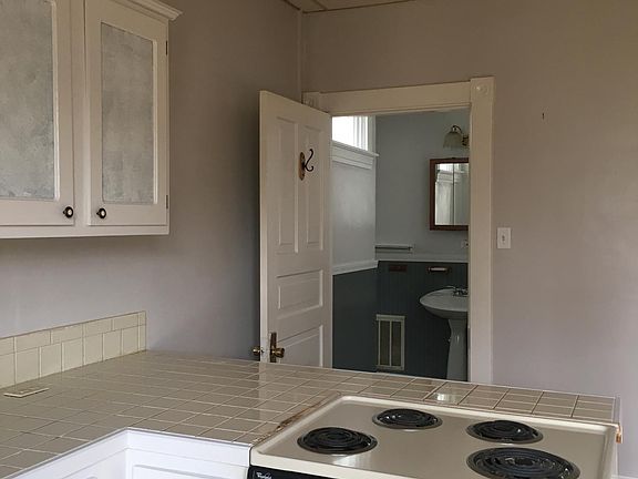 3rd image of 302 1/2 S 7th St