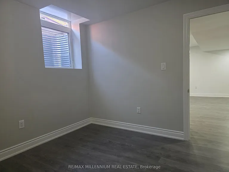42 Cranbrook Cres #BASEMENT — Photo 12