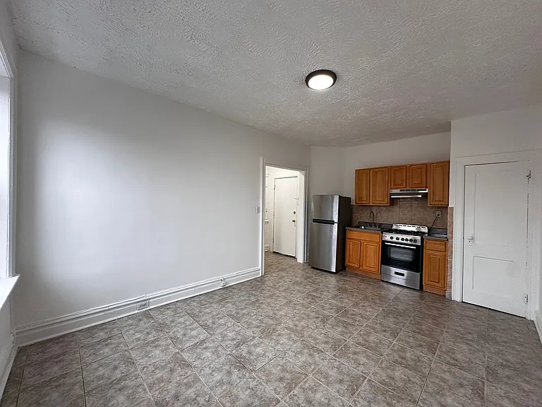 155 W 29th St #33E — Photo 3