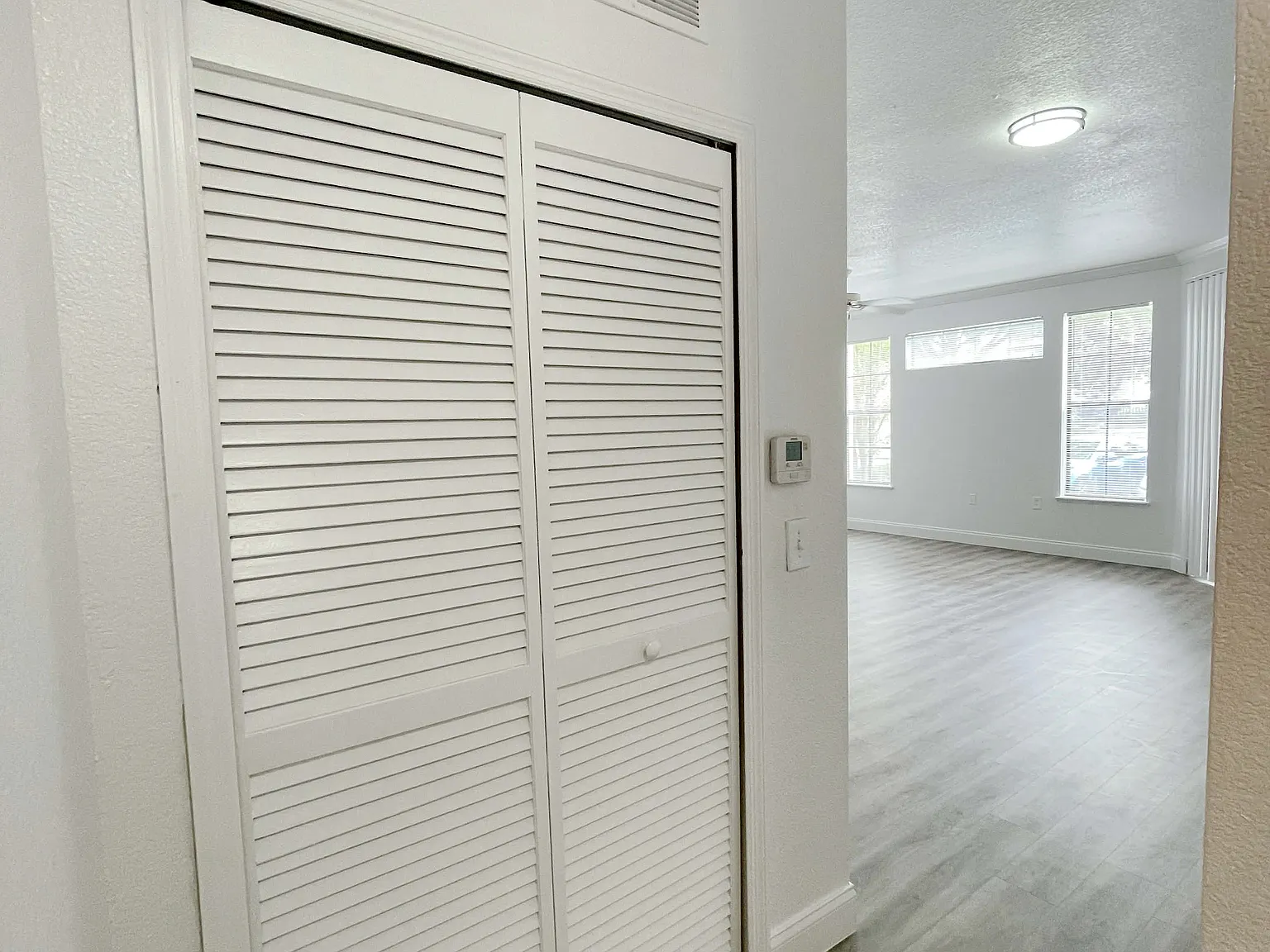 3 bed, 1369 sqft, $1,950 — Photo 2