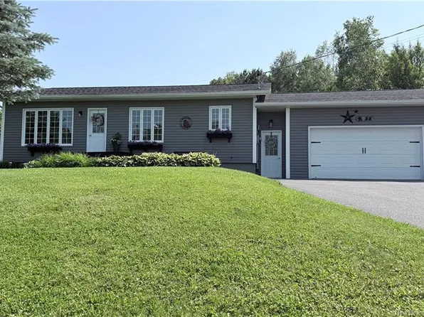 35 Michaud St, Grand Falls, NB E3Z 1L5