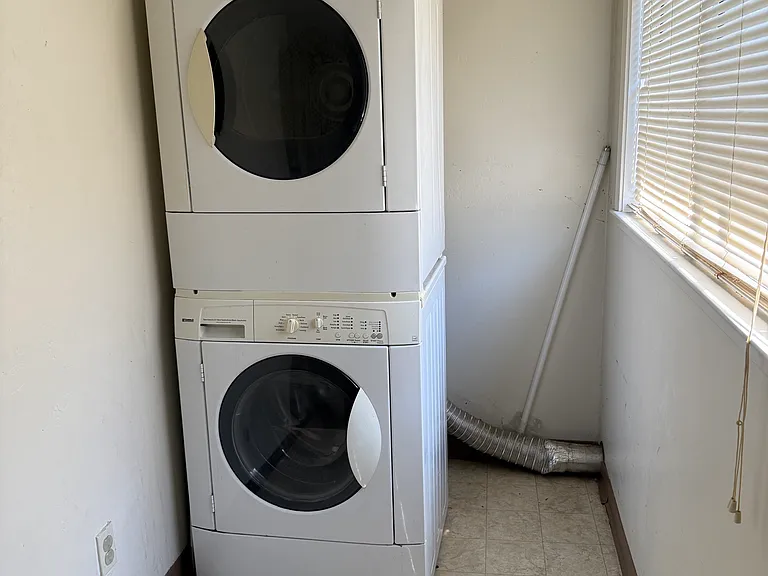 125 N San Lorenzo Ave — Photo 2
