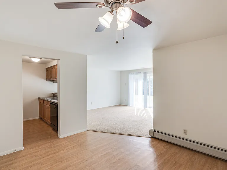 Vantage Pointe West Apartment Homes — Photo 8