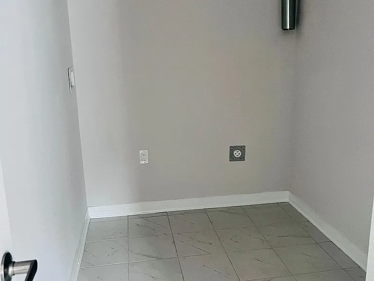 434 Robert Woolner St — Photo 15