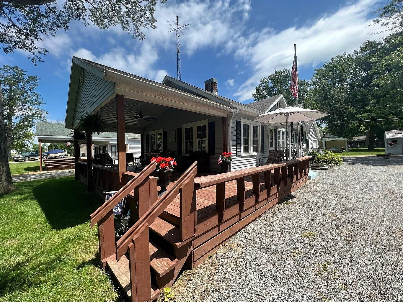 3 bed, 1.0 bath, 1428 sqft, $1,750 — Photo 1