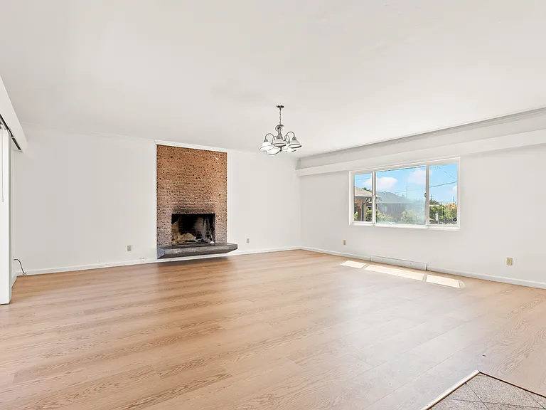 1015 82nd Ave — Photo 32