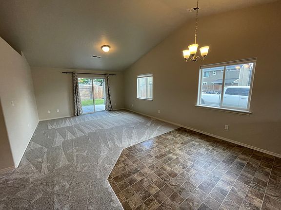 4th image of 202 Kokanee Dr