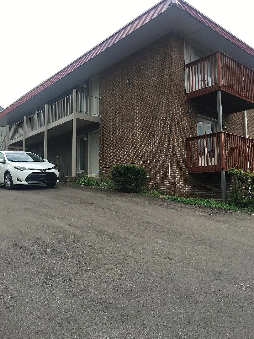 2 bed, 1050 sqft, $1,300 — Photo 1