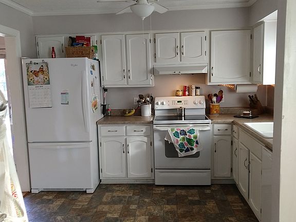 4th image of 100 Haywood Dr