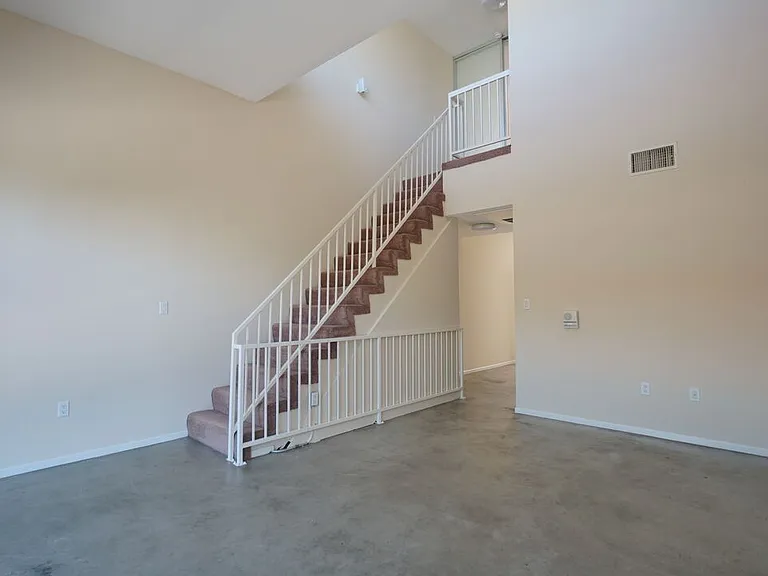 922 W 23rd St #202 — Photo 10