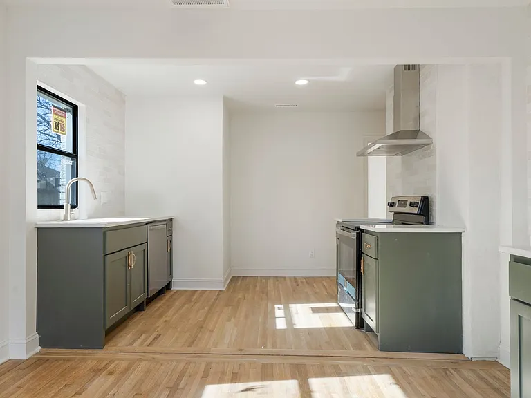 1340 S Florence Ave E — Photo 3