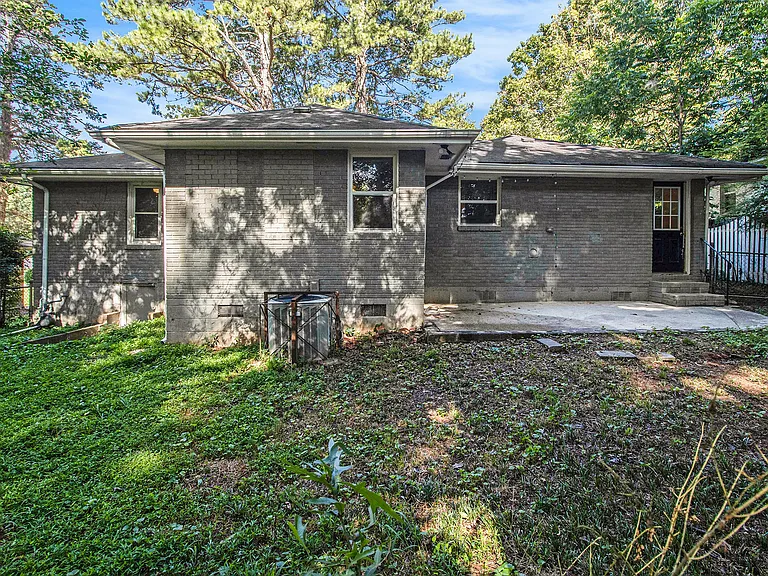 1686 Derrill Dr — Photo 25