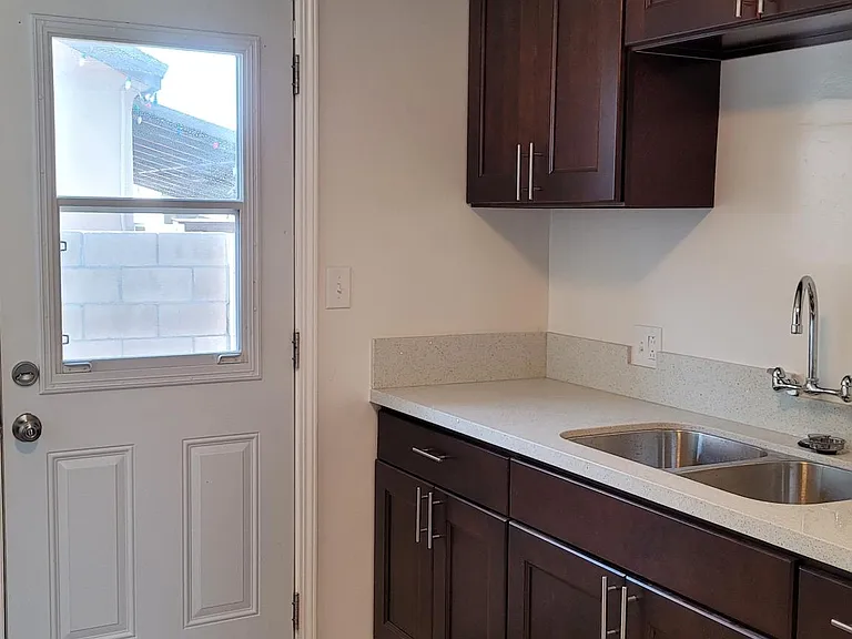 530 N Eastwood Ave — Photo 4