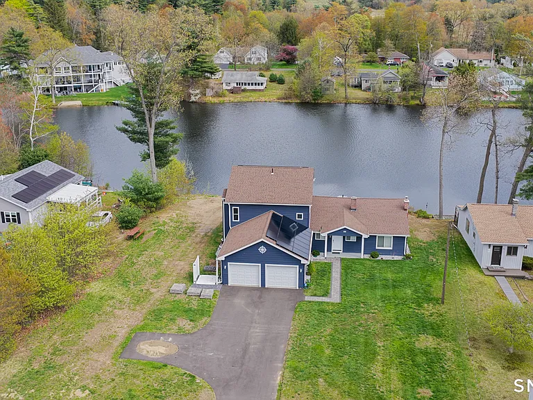 44 Lake Dr — Photo 2