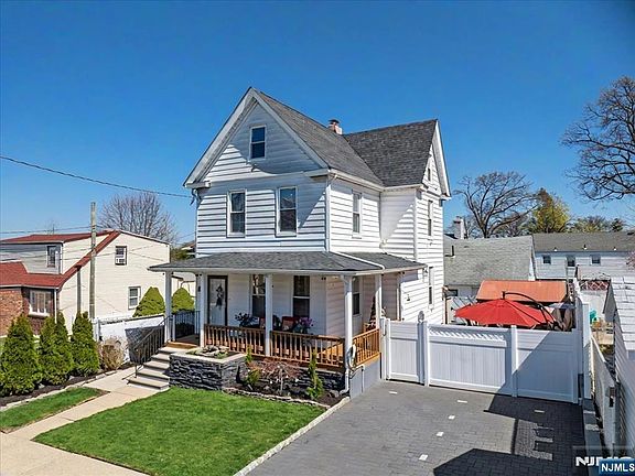2nd image of 71 Monroe St