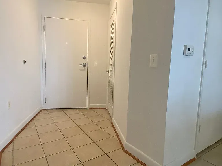 400 Massachusetts Ave — Photo 1