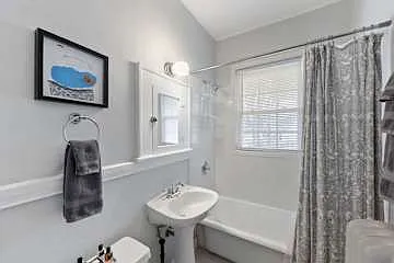 536 Hawthorne Ln — Photo 8