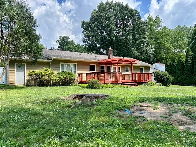 258 Winchester Rd — Photo 2