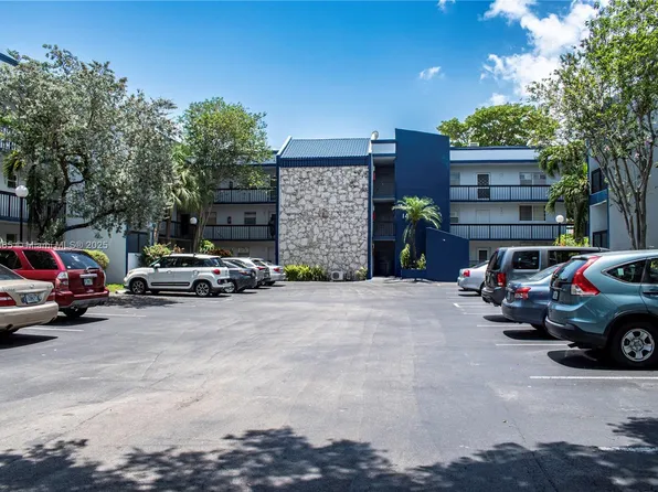 3090 Holiday Springs Blvd APT 305, Margate, FL 33063