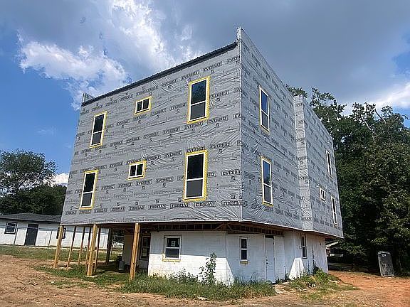 5th image of 4645 White City Rd