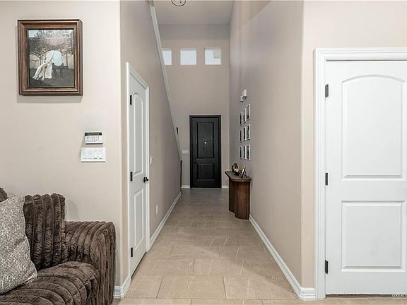 5th image of 709 La Laguna Rd