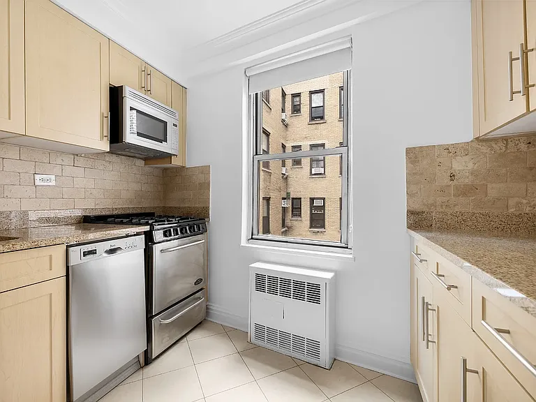210 W 89th St #12D — Photo 6