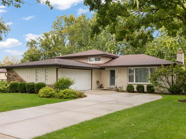 18W740 80th Pl, Downers Grove, IL 60516